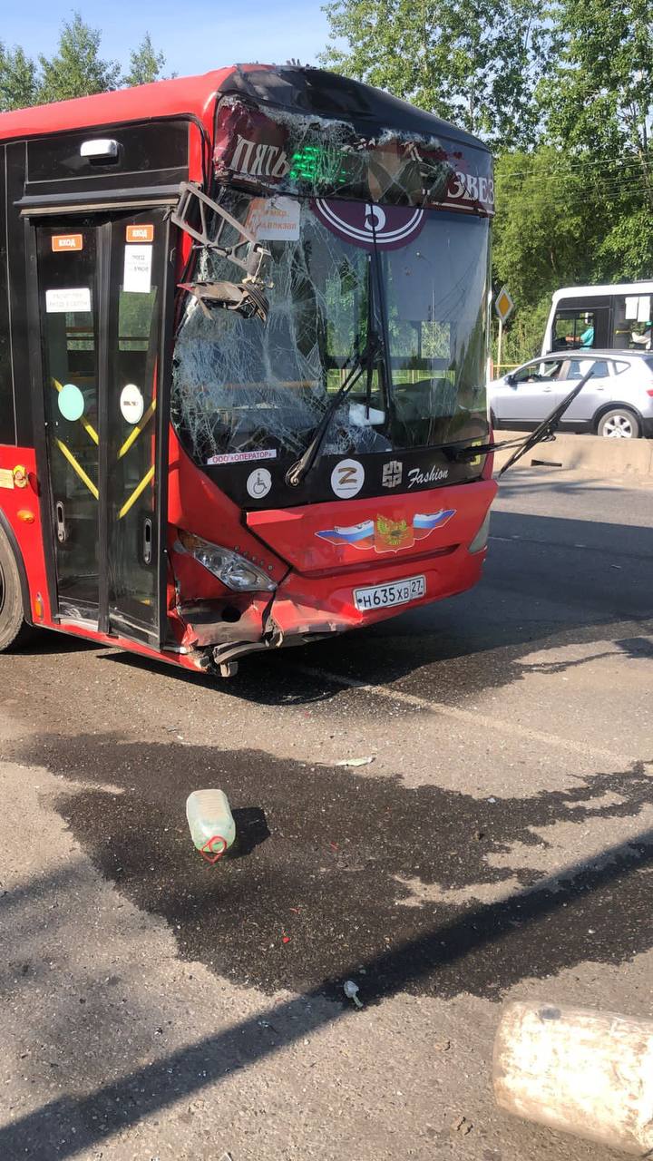 Пять человек пострадали в ДТП с автобусами в Хабаровске