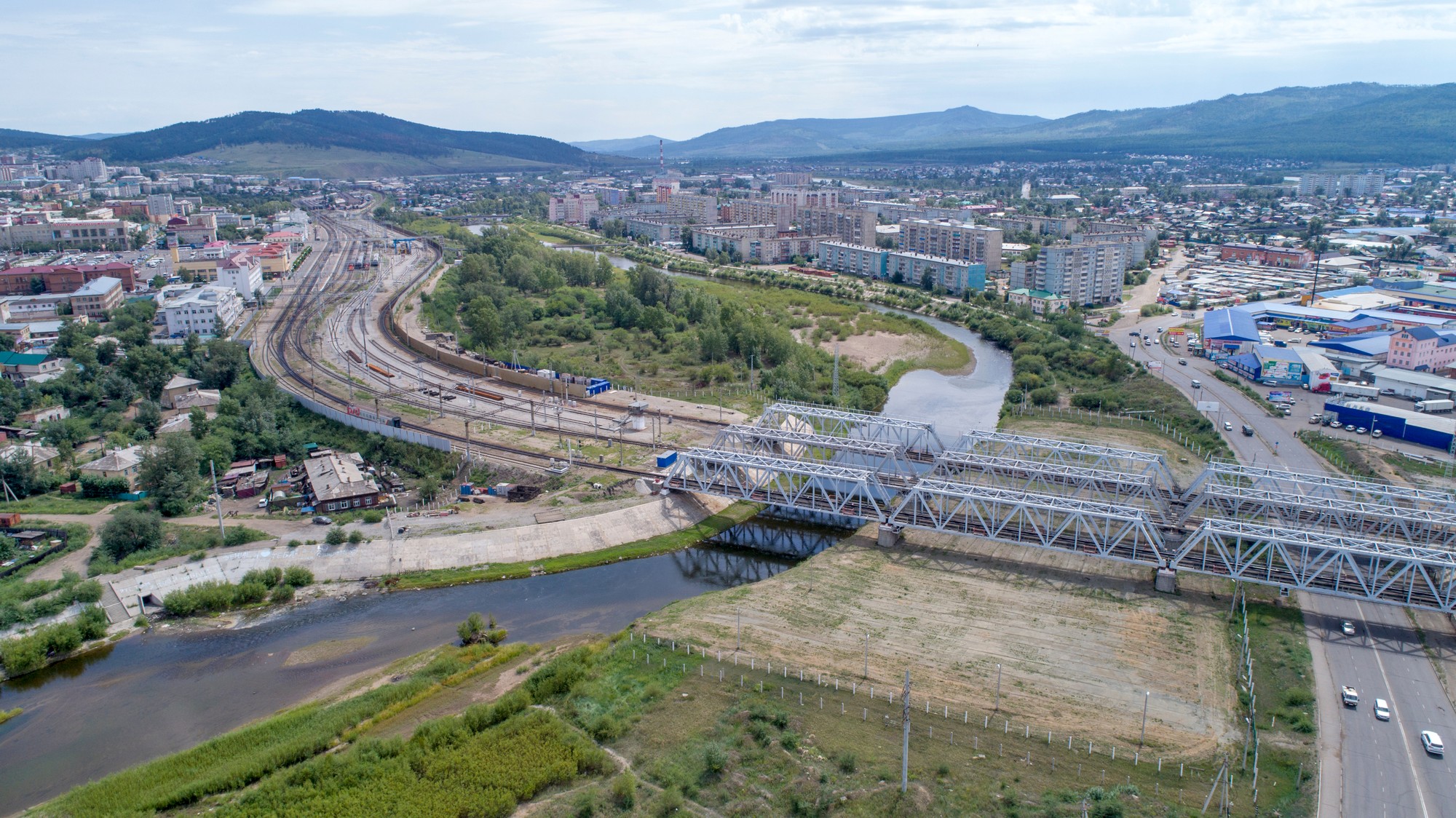 С 1 сентября 2023 года к федеральному проекту «Чистый воздух» подключились  29 российских городов. Из них восемь дальневосточных – Гусиноозерск,  Селенгинск, Улан-Удэ, Петровск-Забайкальский, Уссурийск,  Комсомольск-на-Амуре, Чегдомын и Южно-Сахалинск ...