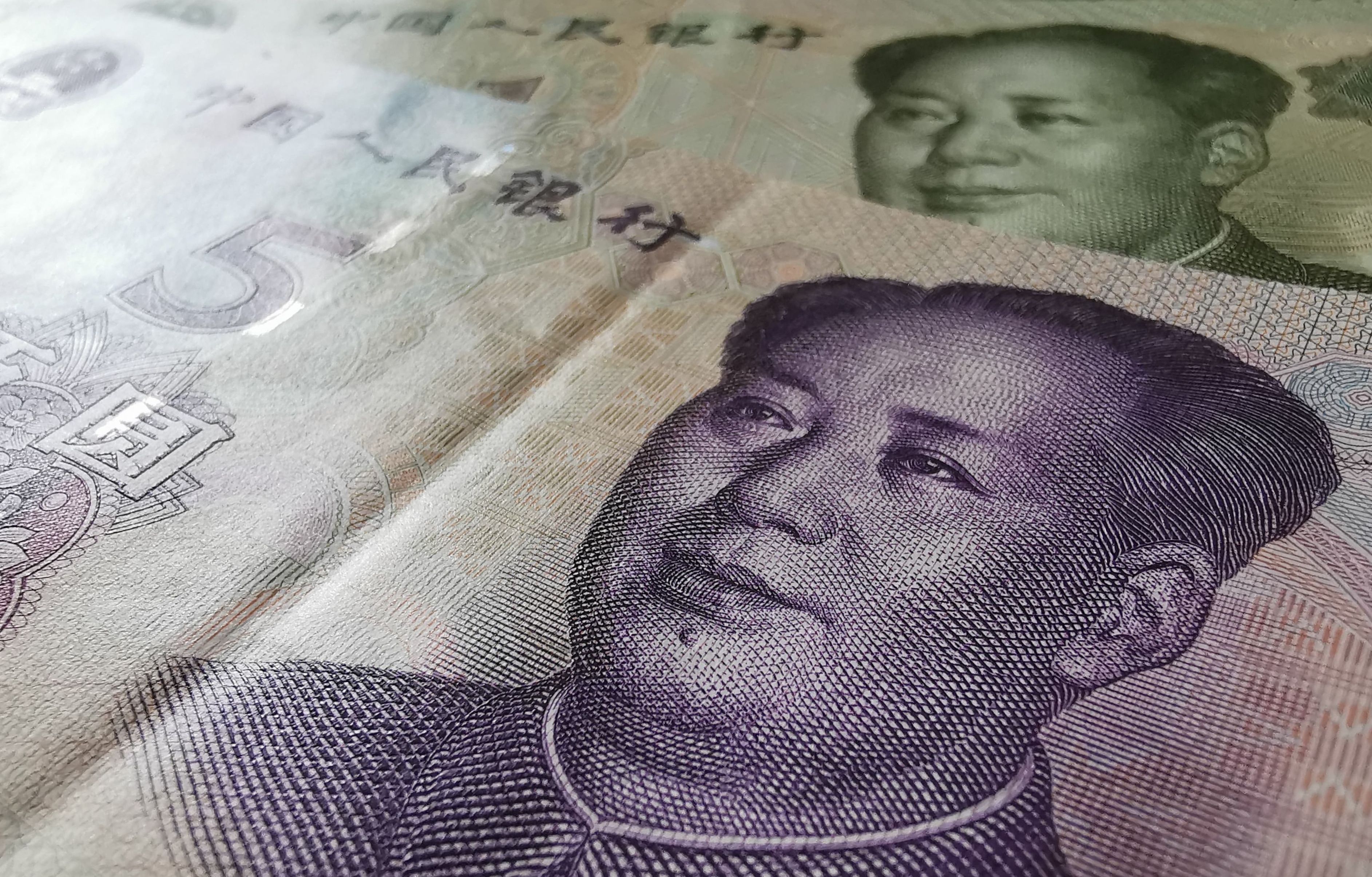 ВТБ намеревается к концу года почти вдвое увеличить объем вкладов в юанях
