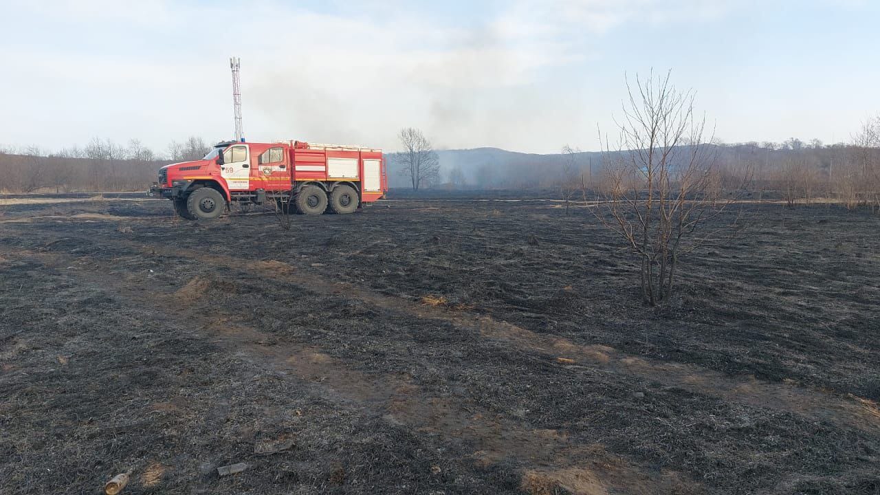 Жилая многоэтажка загорелась во Владивостоке