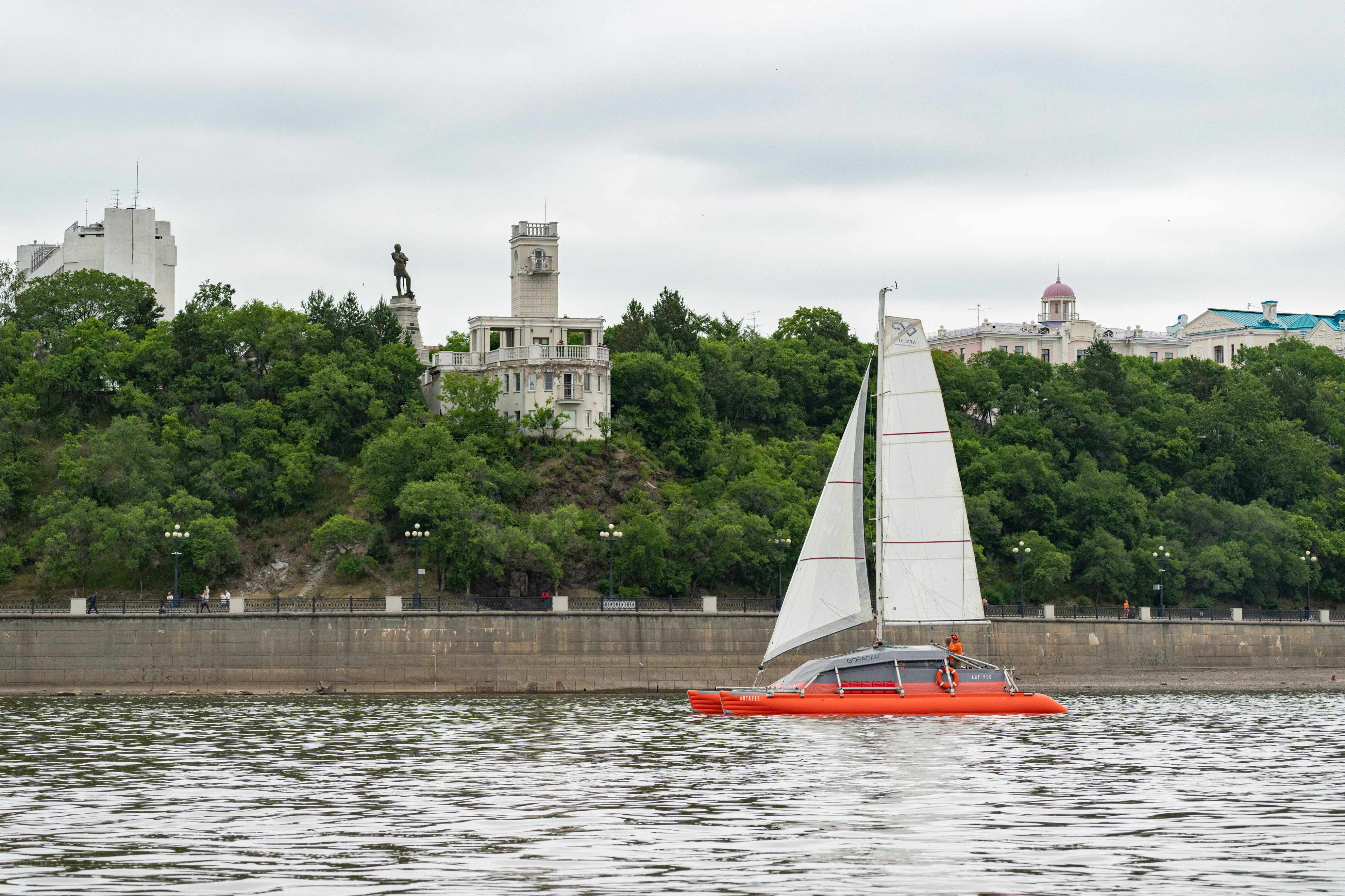 Плашкоут перевернулся в Охотском море