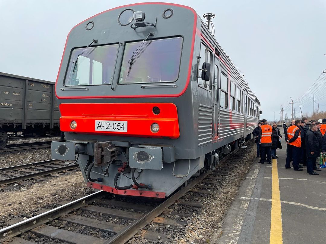 Несмотря на поэтапное увеличение провозных мощностей, спрос на перевозку в  сторону Дальнего Востока превышает возможности инфраструктуры,  контролирующие органы дают низку оценку качеству работ и выявляют различные  нарушения при осуществлении стройки.