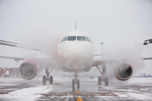 Вылет и прилет авиарейсов приостановили во Владивостоке