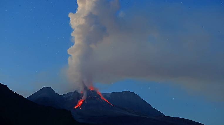 Ученые просят усилить мониторинг вулканов на Камчатке