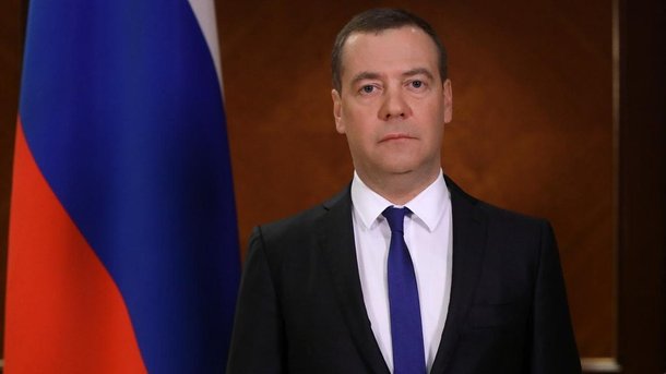 Medvedev: the situation in some sectors of the economy resembles a collapse