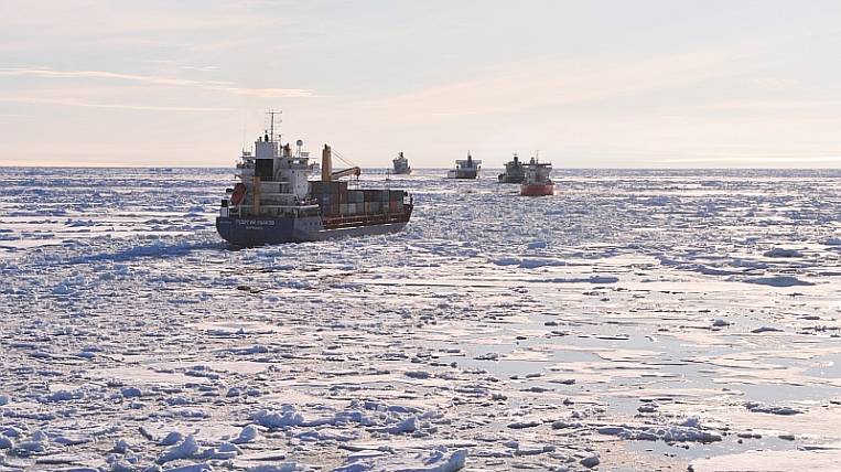 Vessels with cargo for Chukotka stuck in the ice of the Kara Sea