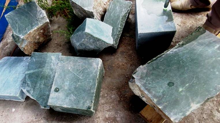 Полудрагоценные камни на 124 млн рублей пытались вывезти из Бурятии