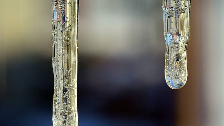 A schoolgirl from Irkutsk suffered from the fall of an icicle